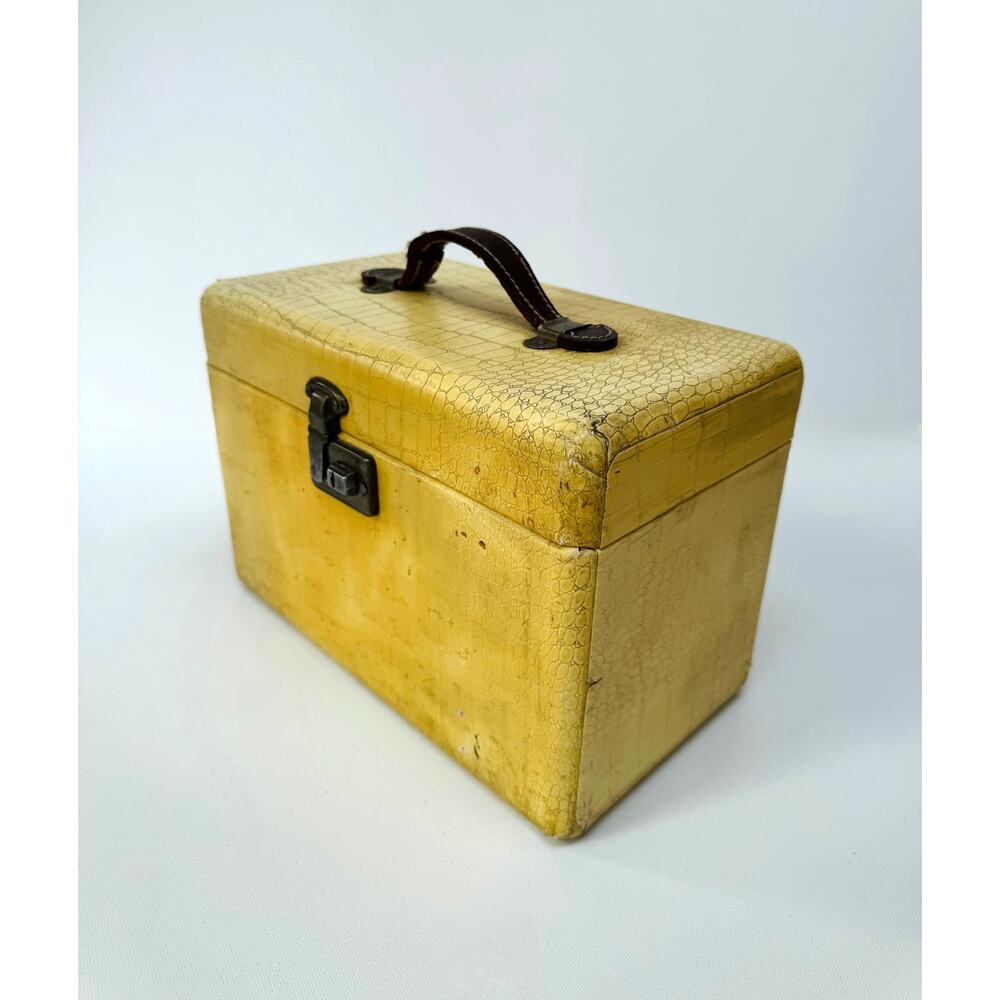 Vintage Cream Faux Alligator Vanity Train Case 1930s 1940s
